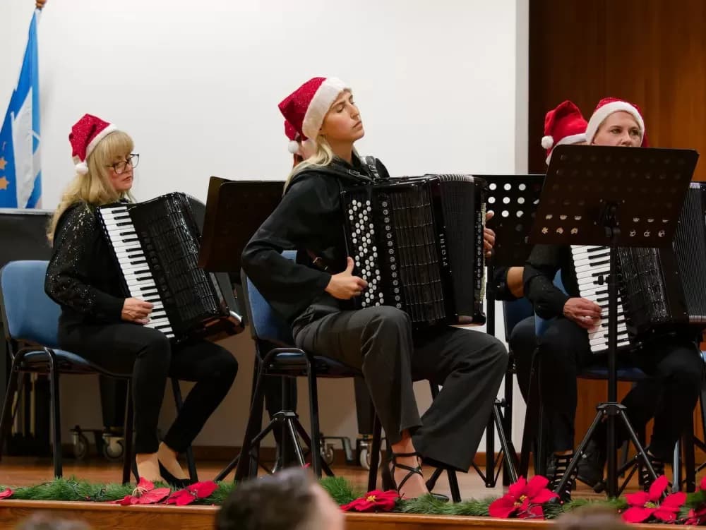 Božićni koncert brodskih udruga ispunio Glazbenu školu blagdanskim ozračjem