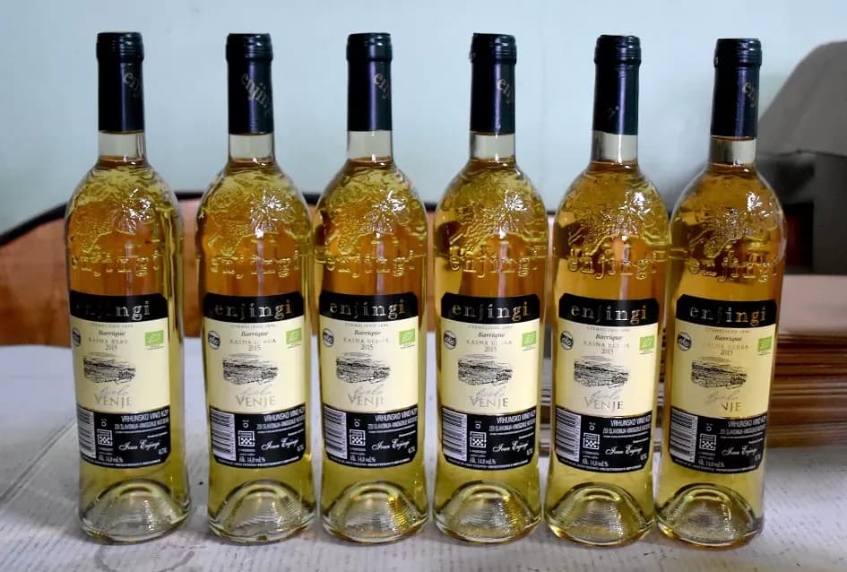Vinski vizionar iz Hrnjevca: Ivo Enjingi uoči Badnjaka napunio šampionsko bijelo Venje 2015.