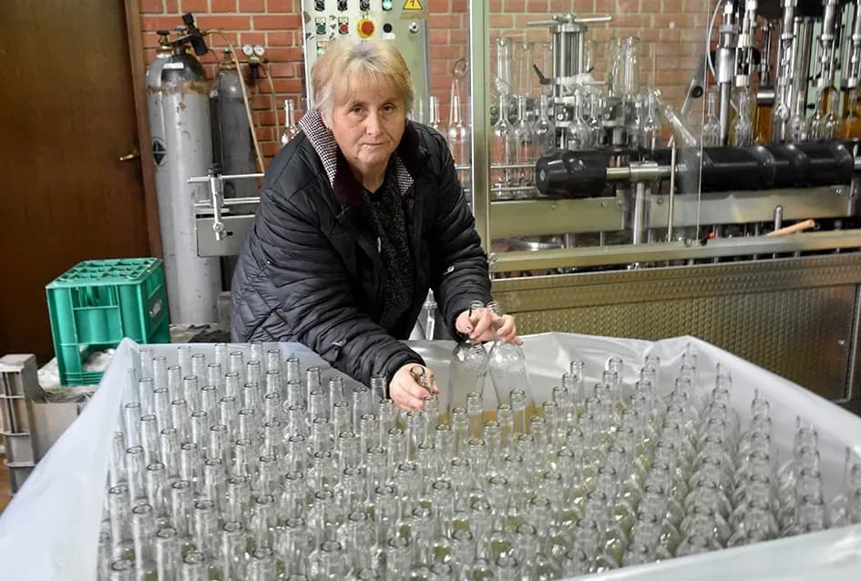 Vinski vizionar iz Hrnjevca: Ivo Enjingi uoči Badnjaka napunio šampionsko bijelo Venje 2015.