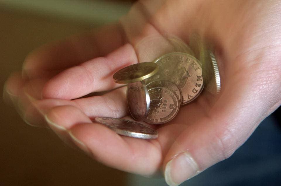 Ispred Gradske kuće u Pleternici građanima podijeljeni posni obroci i  medena rakija