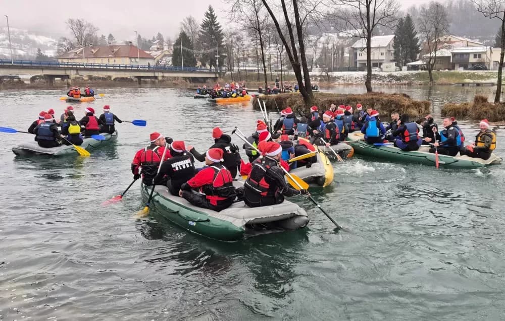 19. BOŽIĆNI RAFTING - I Brođani veslali i plivali studenim vodama Mrežnice