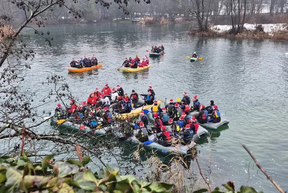 19. BOŽIĆNI RAFTING - I Brođani veslali i plivali studenim vodama Mrežnice