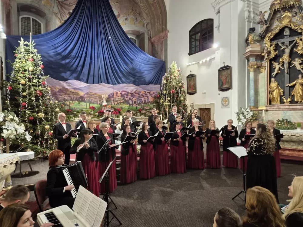 Održan Božićni koncert HPD-a Davor u Crkvi Presvetog Trojstva