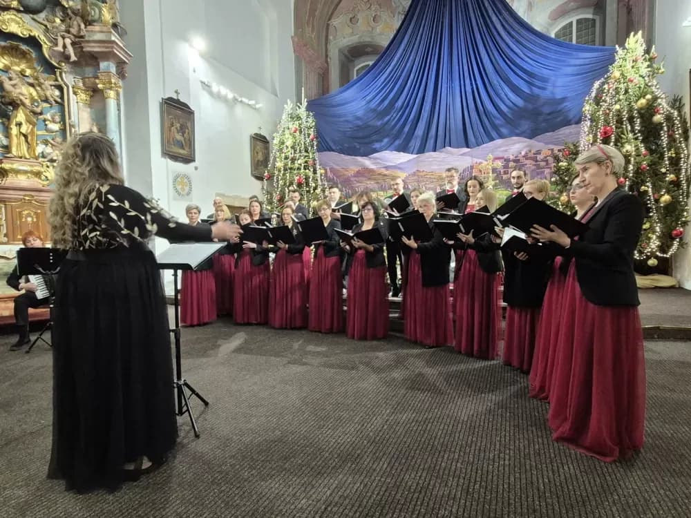 Održan Božićni koncert HPD-a Davor u Crkvi Presvetog Trojstva