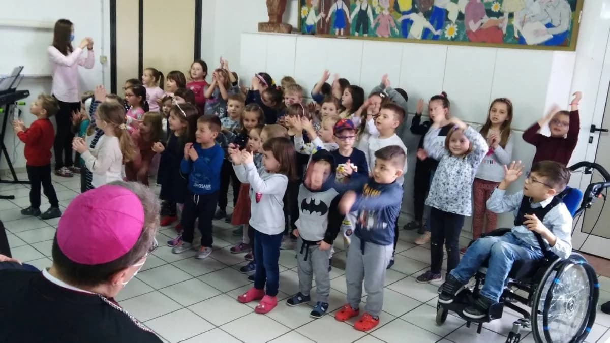 NASTUP U RODNOM GRADU: Ružica Maurus spojila sevdah, klasike i božićnu čaroliju
