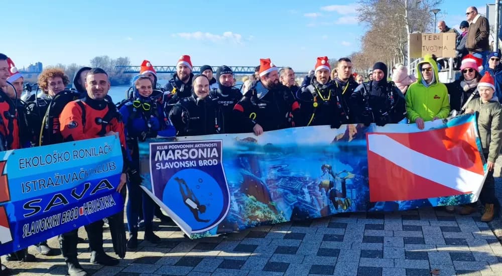 10. SILVESTARSKI ZARON KPA MARSONIA - Ronioci ispratili 2025. i ušli u 2026. u studenim vodama Save