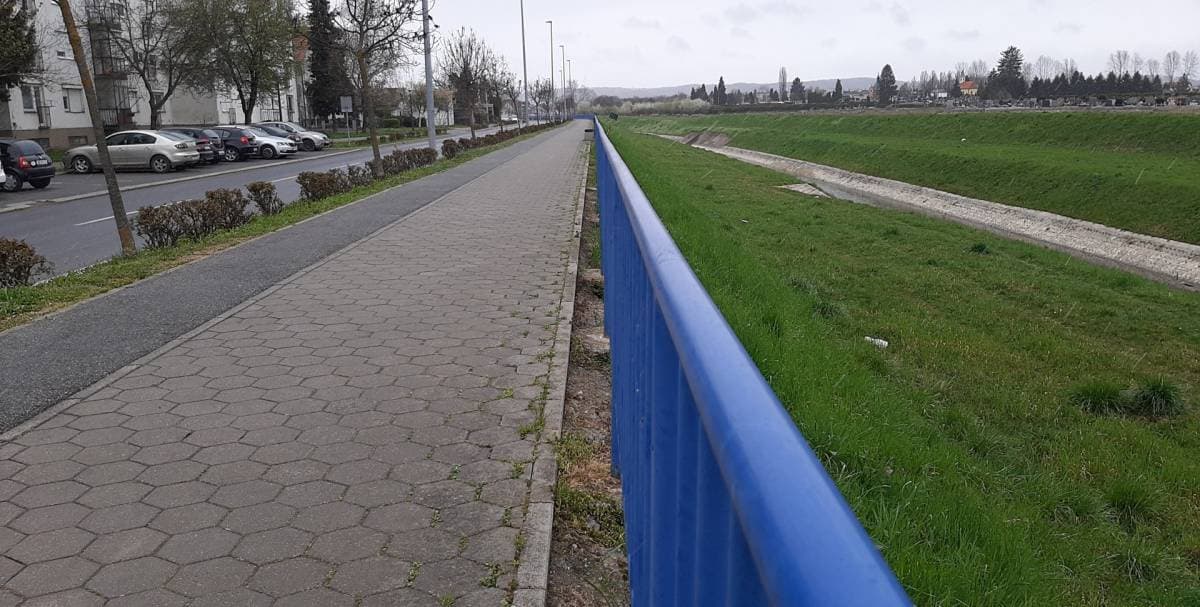Požeški pravoslavni vjernici proslavili Badnju večer paljenjem badnjaka