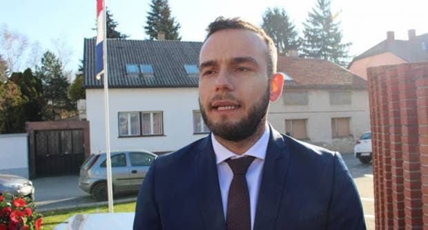 Požeški pravoslavni vjernici proslavili Badnju večer paljenjem badnjaka