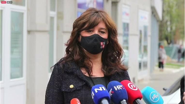 Požeški pravoslavni vjernici proslavili Badnju večer paljenjem badnjaka