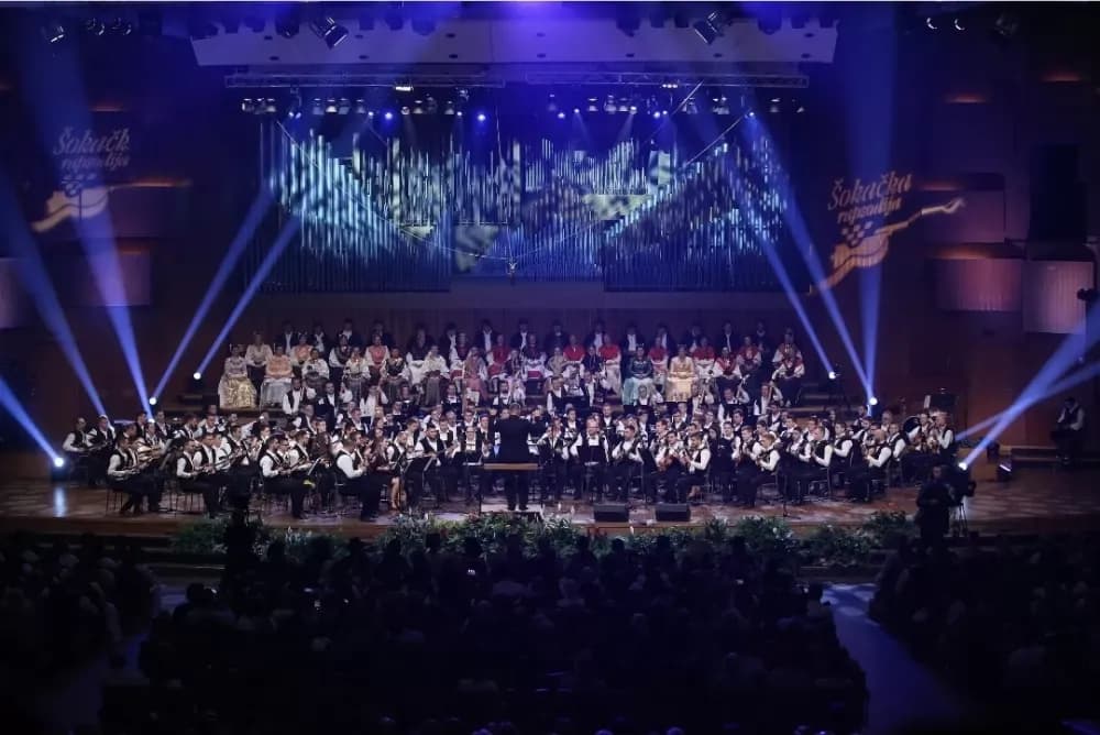Brodski tamburaški orkestar snažan stup Slavonske rapsodije