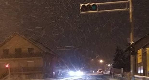 Desetljeće ljepote na platnu: Otvorena izložba „Požega u oku slikara“  Izložbena dvorana Julija Kempfa u Gradskom muzeju Požega dom je jedinstvenom likovnom putovanju kroz motive zlatne doline. Svečan