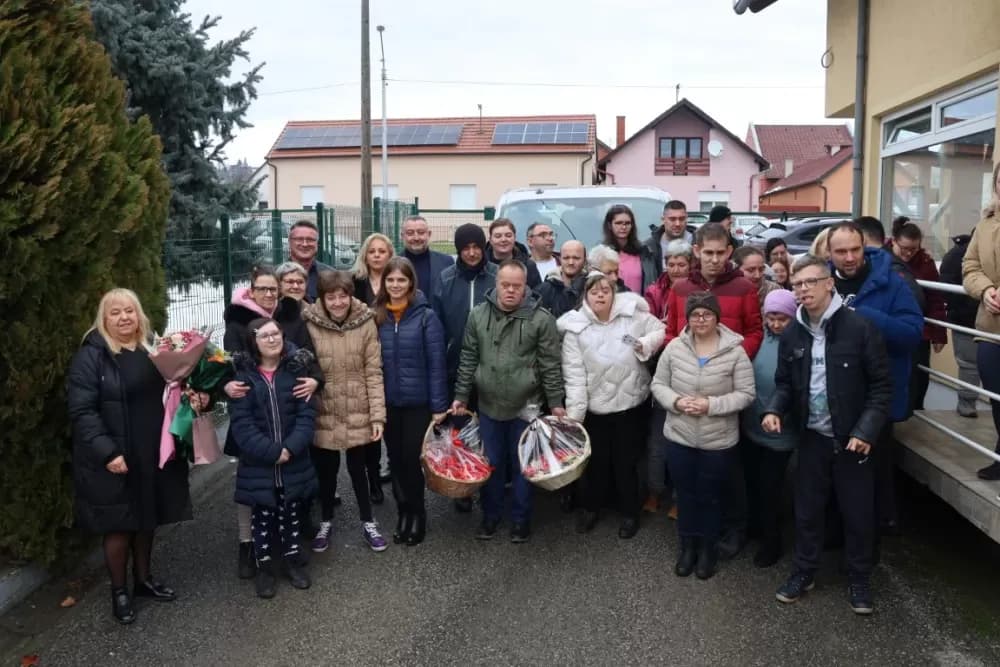 Radost koja spaja: Novi kombi za Udrugu Regoč donosi sigurnost, osmijehe i veću uključenost