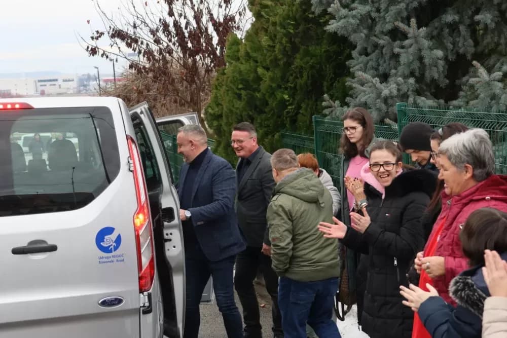 Radost koja spaja: Novi kombi za Udrugu Regoč donosi sigurnost, osmijehe i veću uključenost