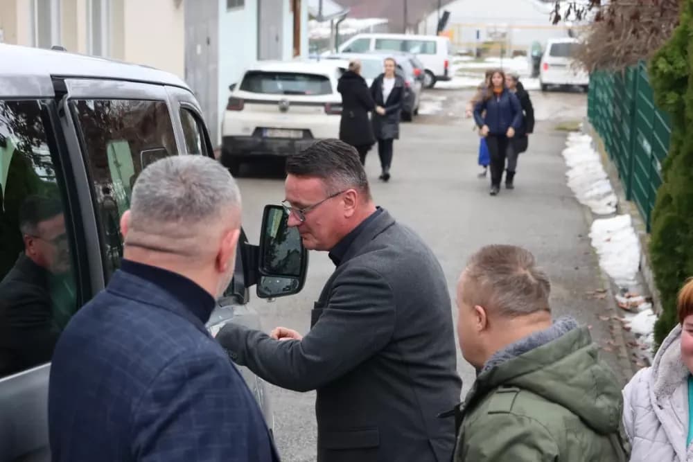 Radost koja spaja: Novi kombi za Udrugu Regoč donosi sigurnost, osmijehe i veću uključenost