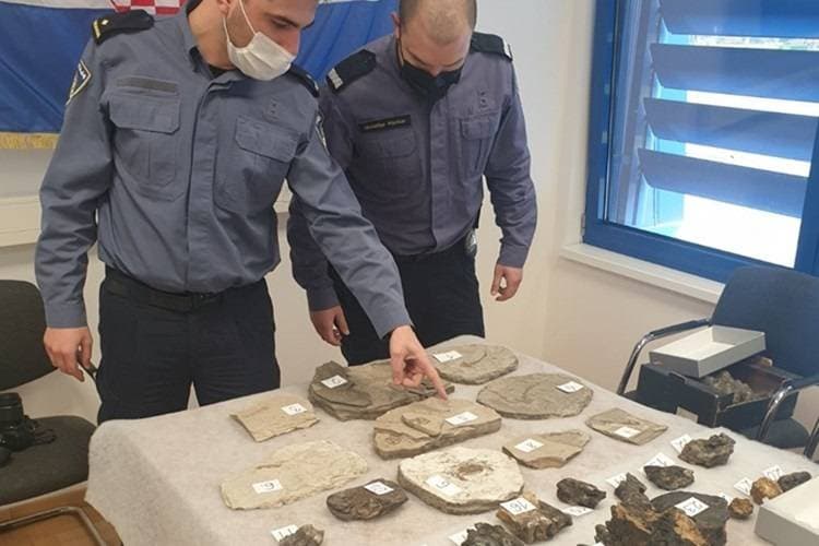 DVOSTRUKO SLAVLJE KOD KRSNIKOVIH: Vincelovo i Vinkov imendan uz pjesmu, blagoslov i miris ražnja