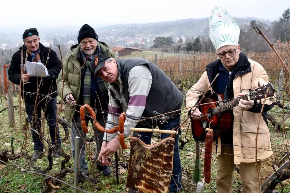 Bivši predsjednik Mesić tradicionalno proslavio Vincelovo u vinskoj prijestolnici Kutjevu