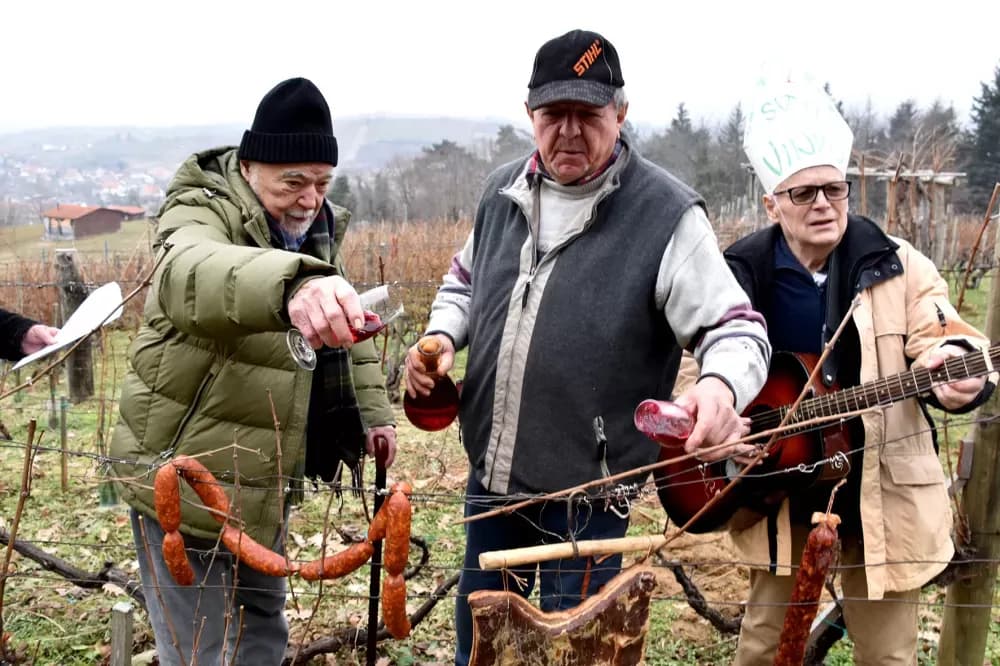 Bivši predsjednik Mesić tradicionalno proslavio Vincelovo u vinskoj prijestolnici Kutjevu