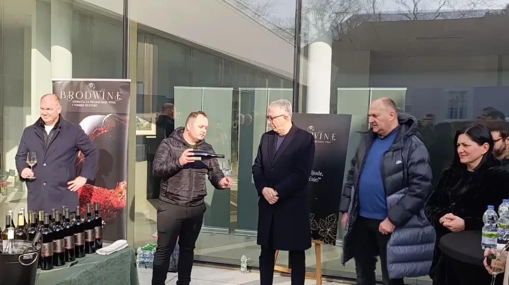 Vinobus Radio Slavonije krenuo na jubilarnu 20. vinsku rutu