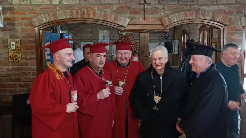 Vinobus Radio Slavonije krenuo na jubilarnu 20. vinsku rutu