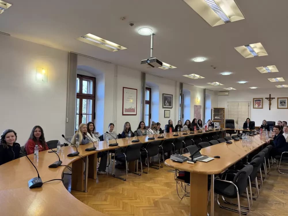 Upriličen prijem učenika Erasmus+ projekta „Green, Digital, Active“ u Gradskoj upravi