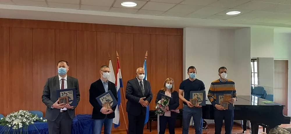 Slavonska ikavica i smijeh do suza napunili požeško kazalište