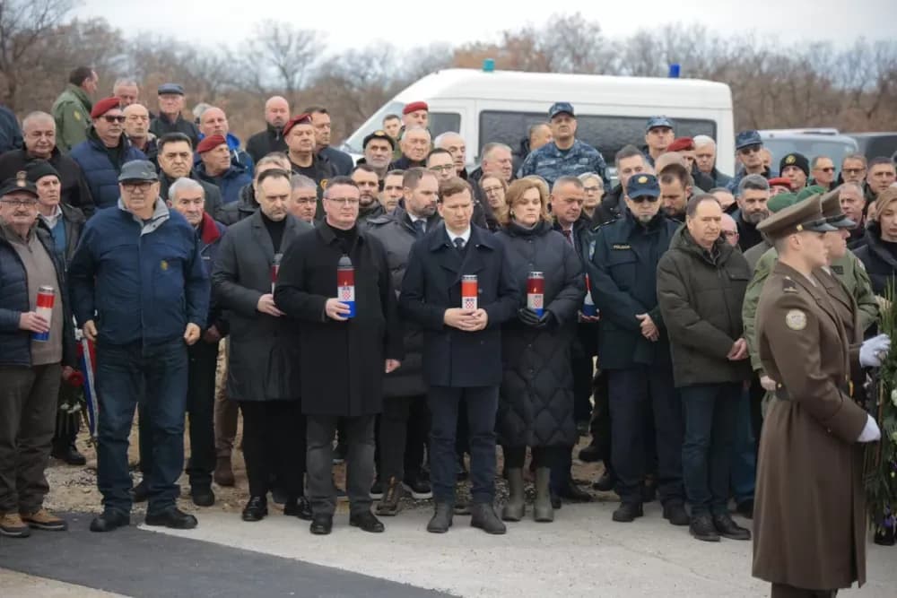 Slavonski Brod i Kašić odali počast poginulim Kobrama VRO Maslenica
