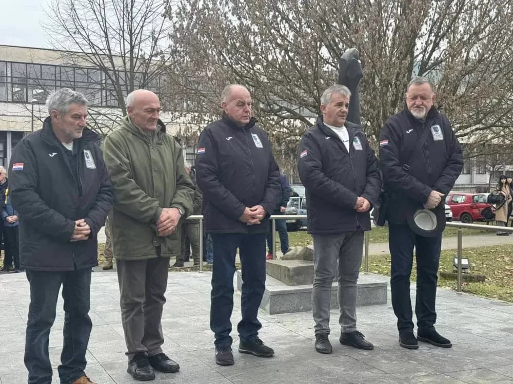 Slavonski Brod i Kašić odali počast poginulim Kobrama VRO Maslenica