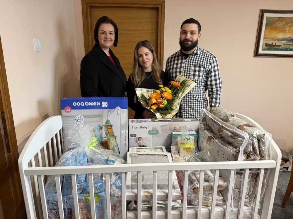 Slavonski Brod nastavlja s pronatalitetnim mjerama: nova oprema za deset brodskih obitelji