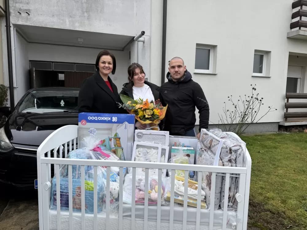 Slavonski Brod nastavlja s pronatalitetnim mjerama: nova oprema za deset brodskih obitelji
