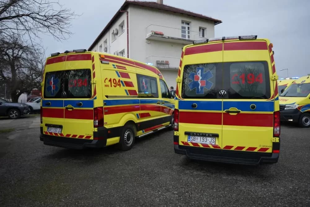 Primopredaja četiri nova vozila za hitnu – snažan iskorak u zdravstvenoj skrbi Brodsko-posavske županije