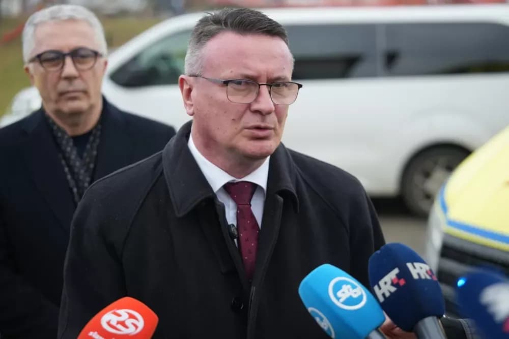 Primopredaja četiri nova vozila za hitnu – snažan iskorak u zdravstvenoj skrbi Brodsko-posavske županije