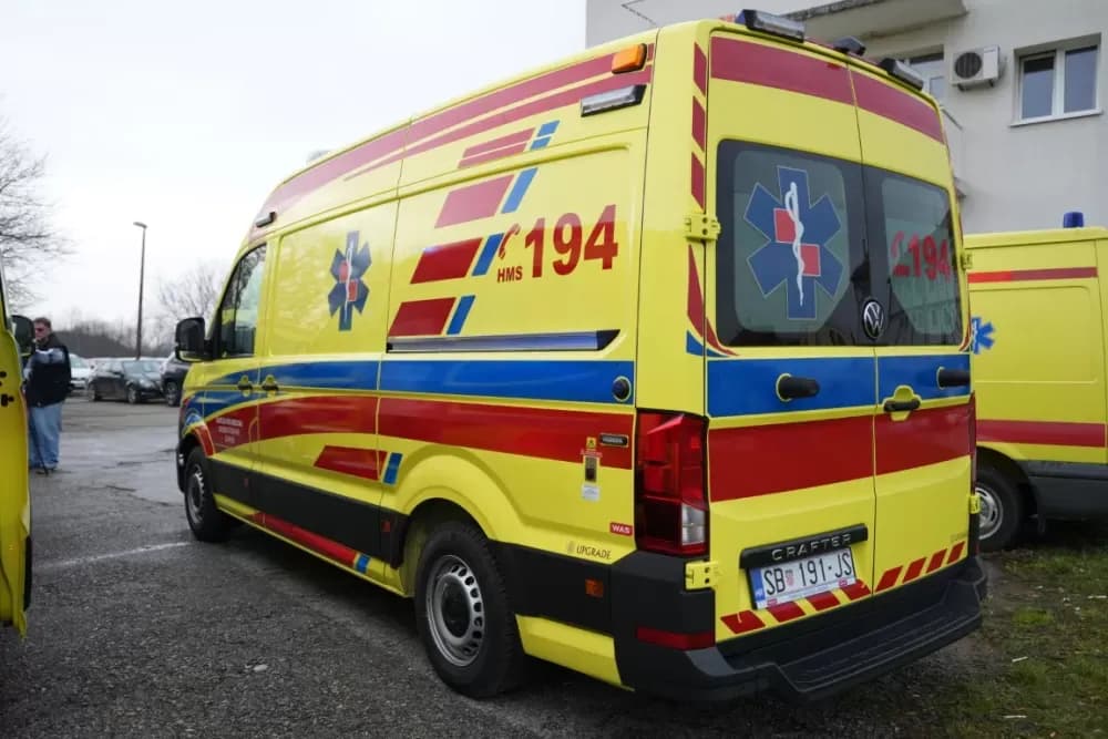 Primopredaja četiri nova vozila za hitnu – snažan iskorak u zdravstvenoj skrbi Brodsko-posavske županije