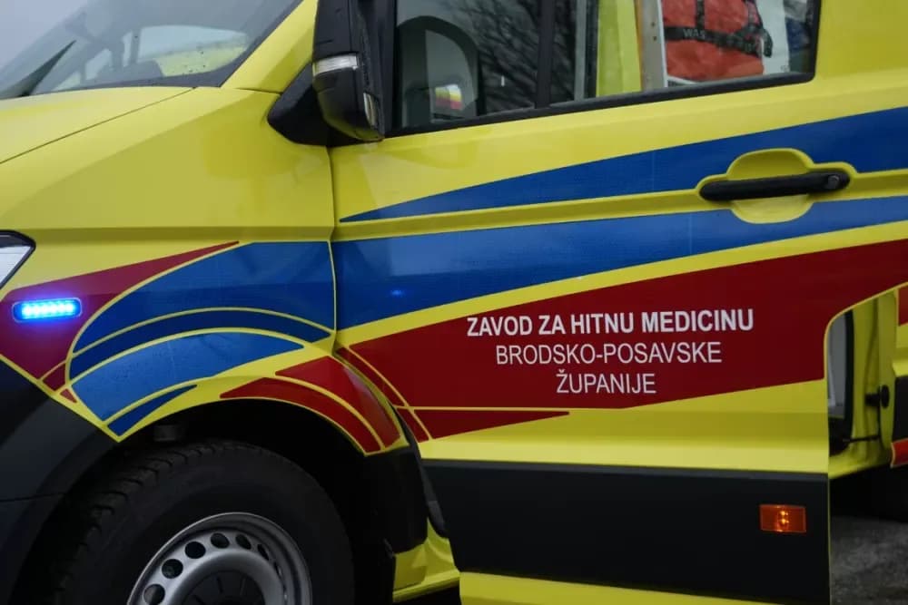 Primopredaja četiri nova vozila za hitnu – snažan iskorak u zdravstvenoj skrbi Brodsko-posavske županije