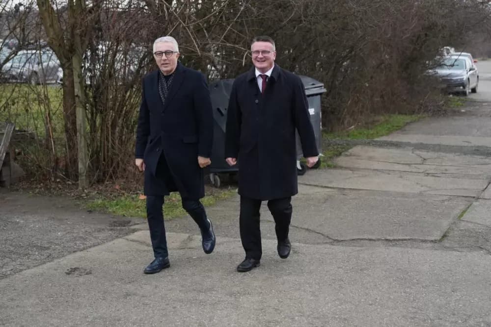 Primopredaja četiri nova vozila za hitnu – snažan iskorak u zdravstvenoj skrbi Brodsko-posavske županije