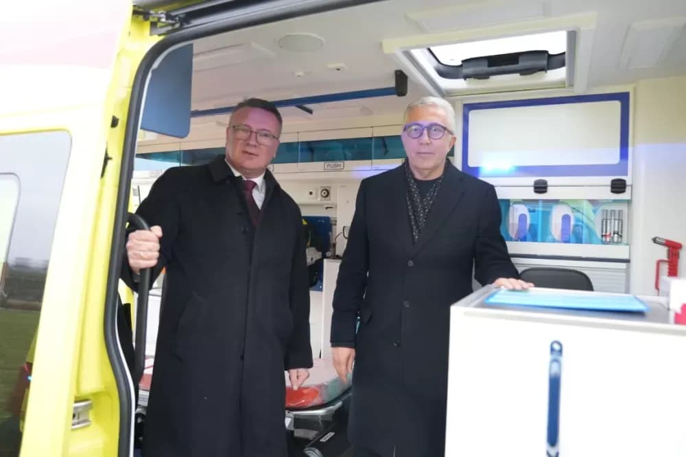 Primopredaja četiri nova vozila za hitnu – snažan iskorak u zdravstvenoj skrbi Brodsko-posavske županije
