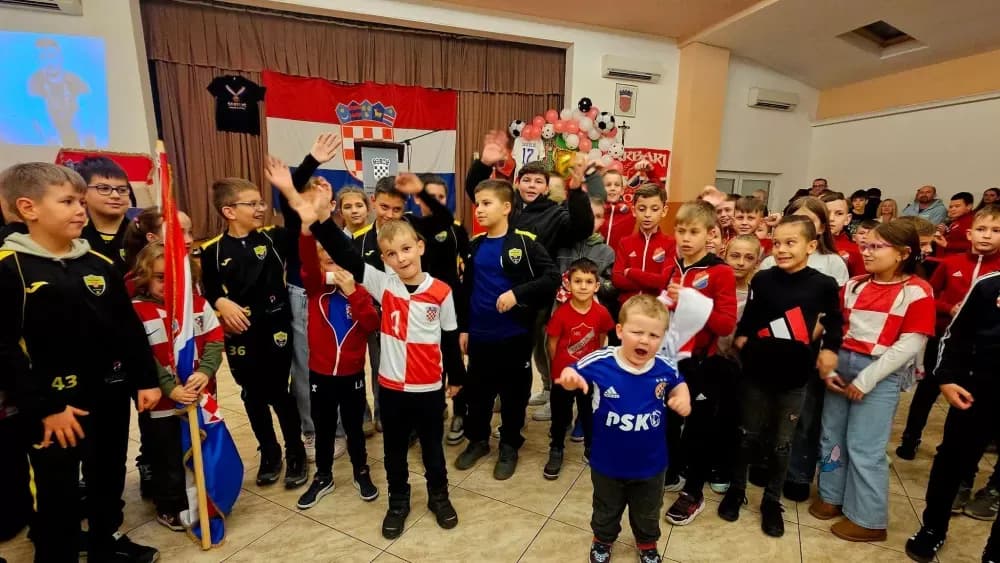 Futsal Vatreni slavonac Sekulić donio novu reprezentativnu medalju i raspametio svoj Oriovac: Mjesto od 1500 stanovnika postalo najtrofejnije u Hrvatskoj