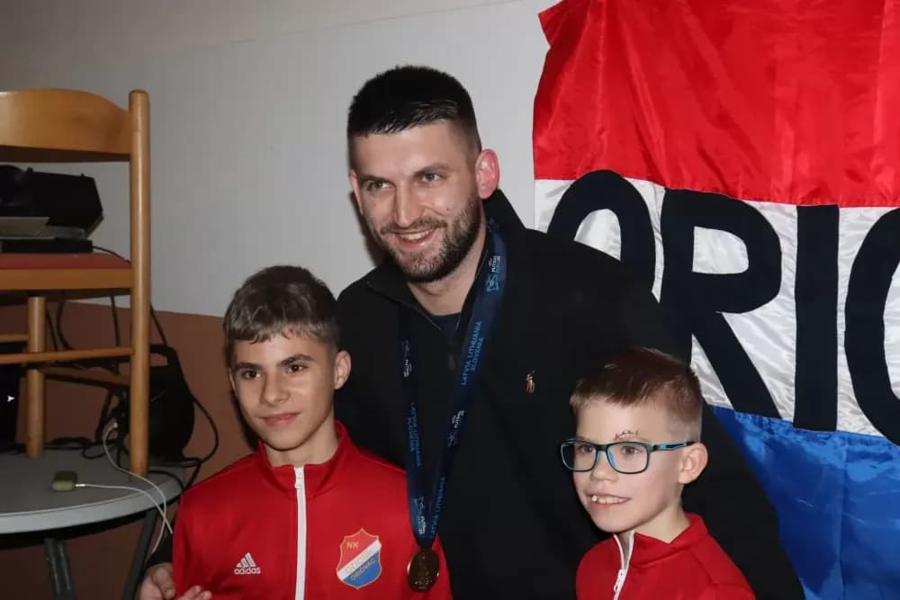 Futsal Vatreni slavonac Sekulić donio novu reprezentativnu medalju i raspametio svoj Oriovac: Mjesto od 1500 stanovnika postalo najtrofejnije u Hrvatskoj