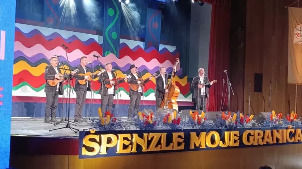 Tamburaši Satir i Berde nastupili na festivalu Šokačke pisme
