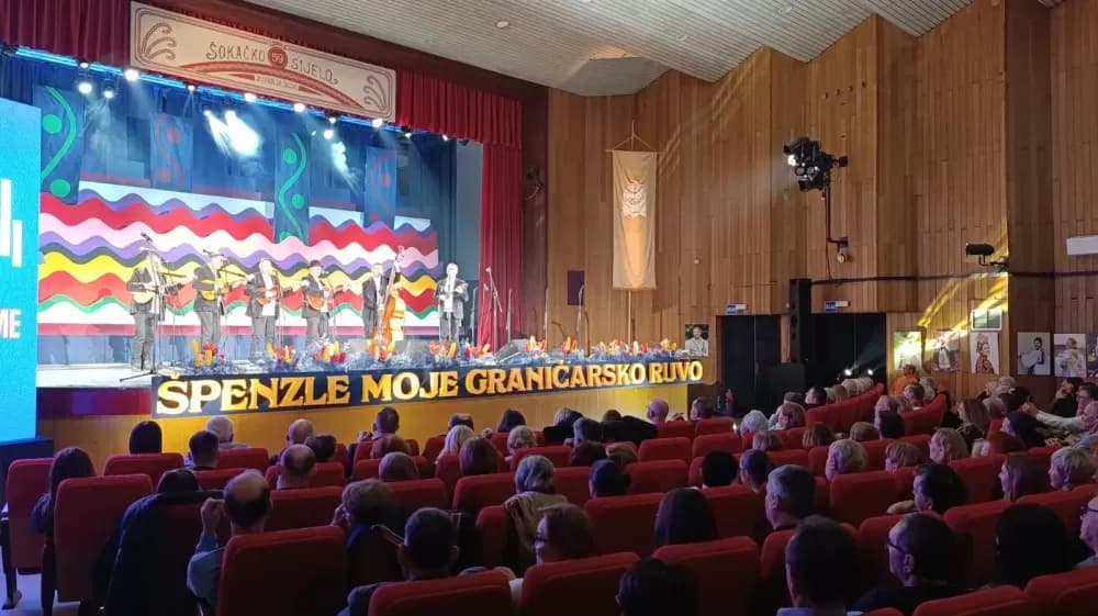 Tamburaši Satir i Berde nastupili na festivalu Šokačke pisme