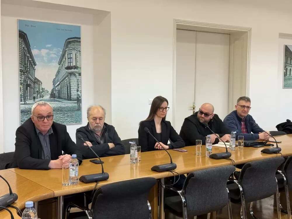 Održan sastanak predstavnika Grada Slavonskog Broda i Hrvatskog novinarskog društva
