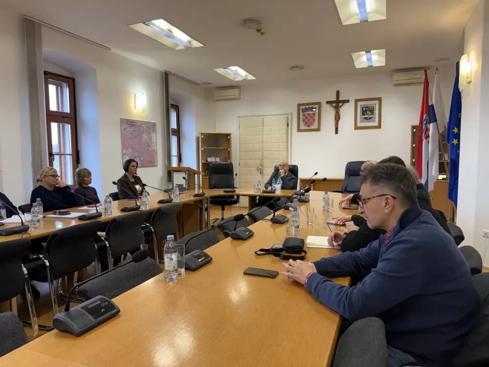 Održan sastanak predstavnika Grada Slavonskog Broda i Hrvatskog novinarskog društva