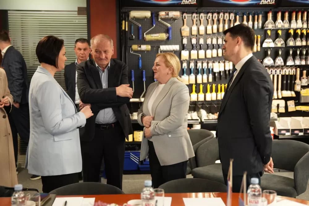 Kosovo nudi prilike, Sl. Brod odgovara suradnjom