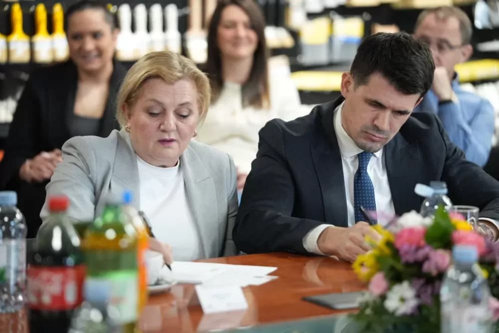Kosovo nudi prilike, Sl. Brod odgovara suradnjom