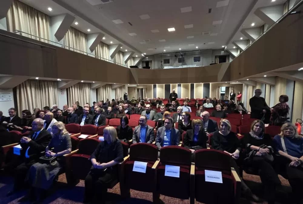 Stoljetni Hrvatski dom zasjao u novom ruhu
