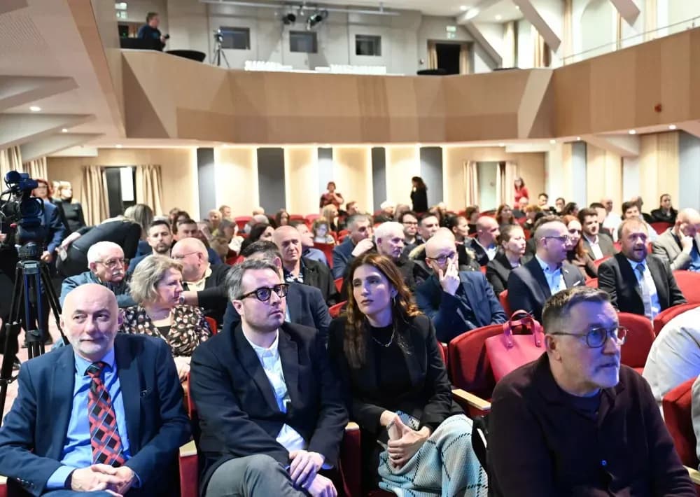 Stoljetni Hrvatski dom zasjao u novom ruhu