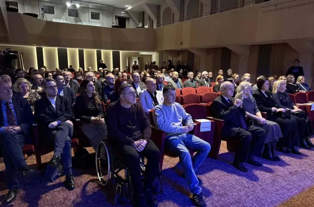 Stoljetni Hrvatski dom zasjao u novom ruhu