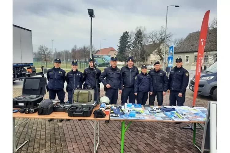 U Slavonskom Brodu obilježen Dan europskog broja 112