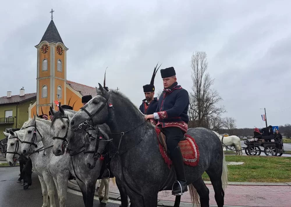 20. POKLADNO JAHANJE U RUŠČICI - Više od 50 pokladnih konjanika projahalo ruščičkim šorovima