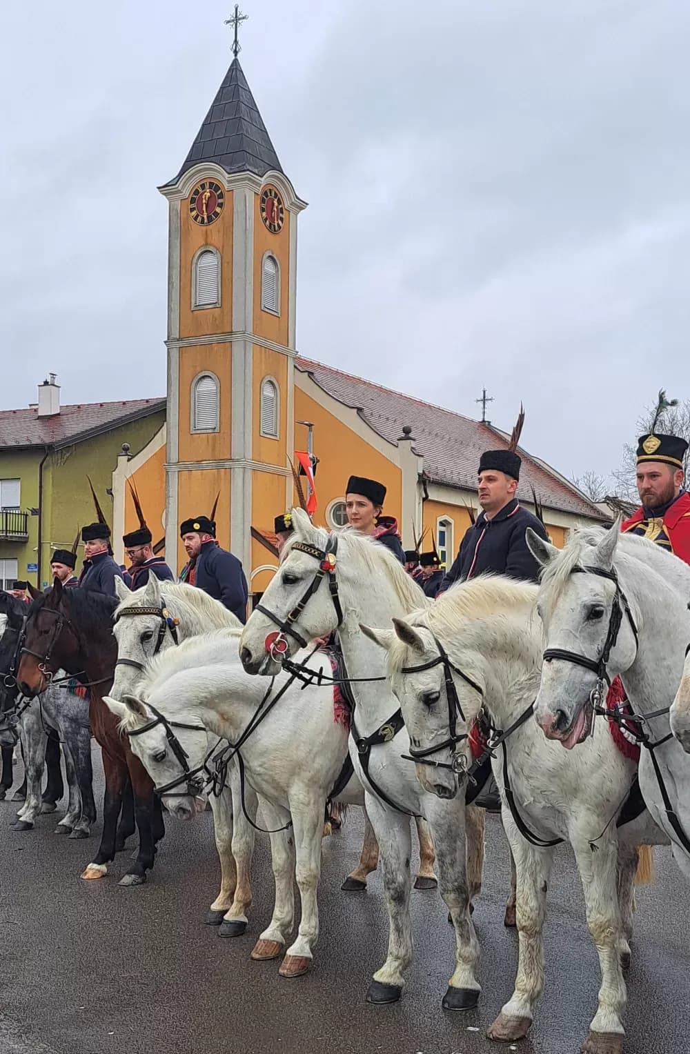 20. POKLADNO JAHANJE U RUŠČICI - Više od 50 pokladnih konjanika projahalo ruščičkim šorovima