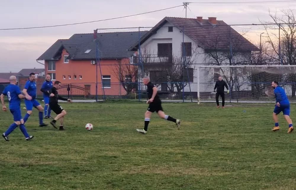 Nastavljena tradicija nogometnih susreta veterana Općine Sibinj i veterana NK Trilj